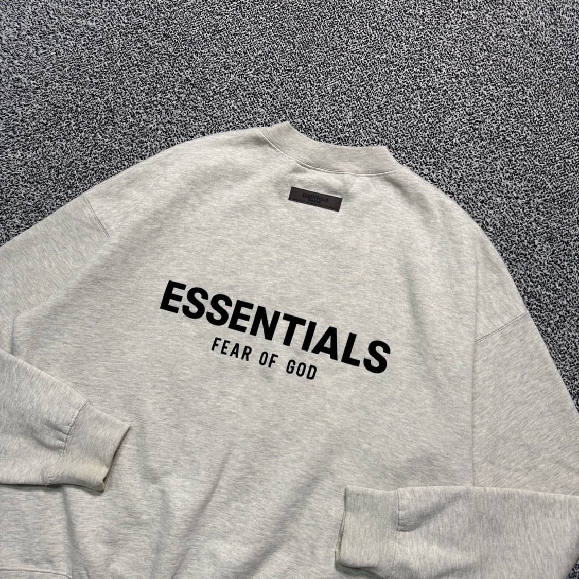 Name : 에센셜 스펠아웃 후면 빅로고 오트밀 오버핏 맨투맨 :)  상품이미지4