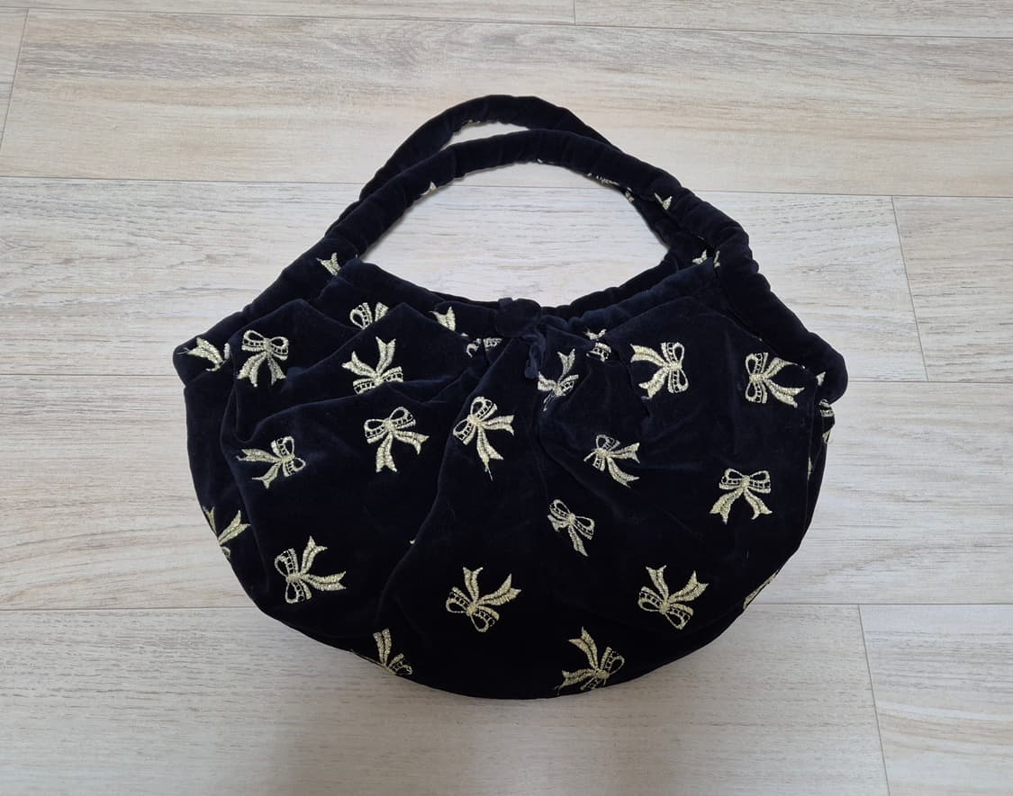 빈티지 블랙 벨벳 가방 토트백 상품이미지1