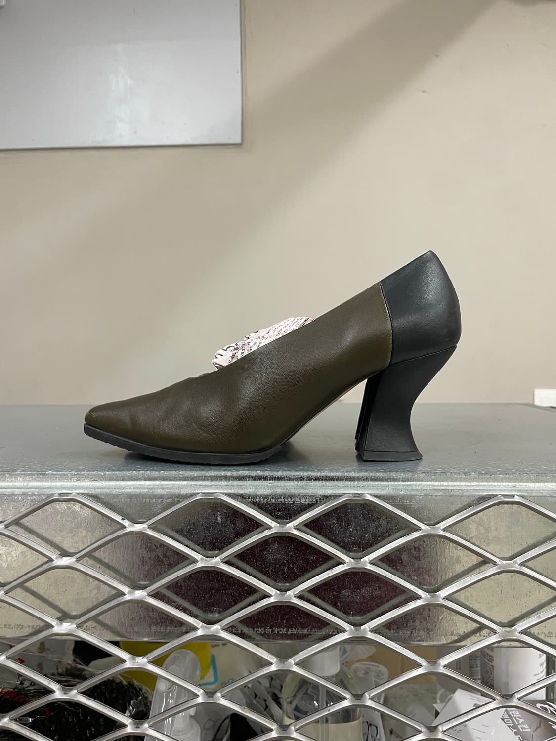 보테가 베네타 투톤 펌프스 올리브 블랙 35.5 상품이미지1