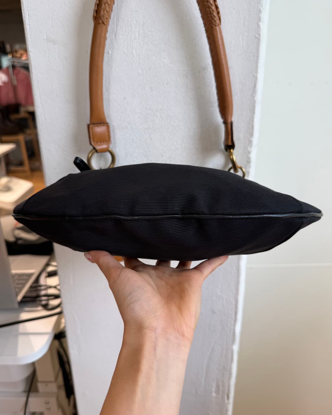 구찌 블랙 크레센트 포셰트 숄더백  상품이미지7