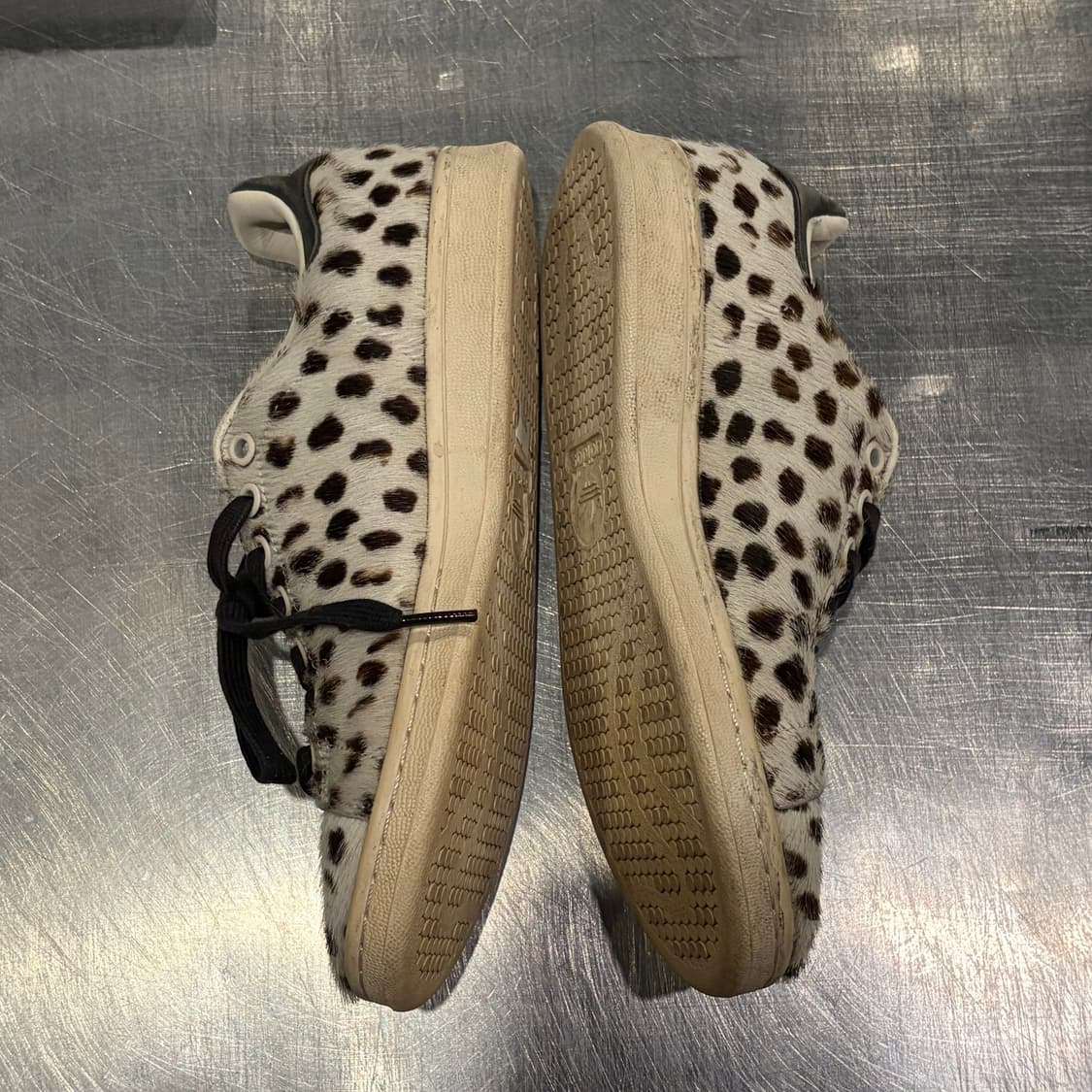 adidas 아디다스 샘스미스 레오파드 털 스니커즈 245 상품이미지3