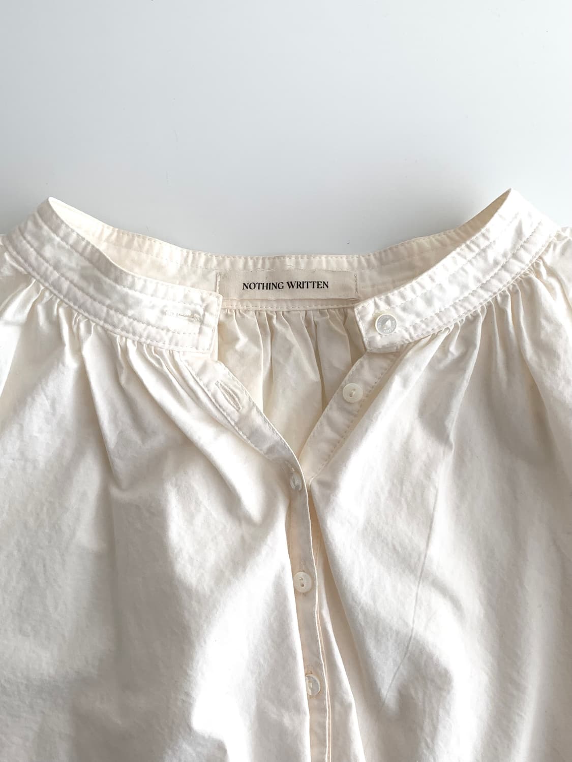 Nothing written 낫띵리튼 케이크 셔링 블라우스 상품이미지4