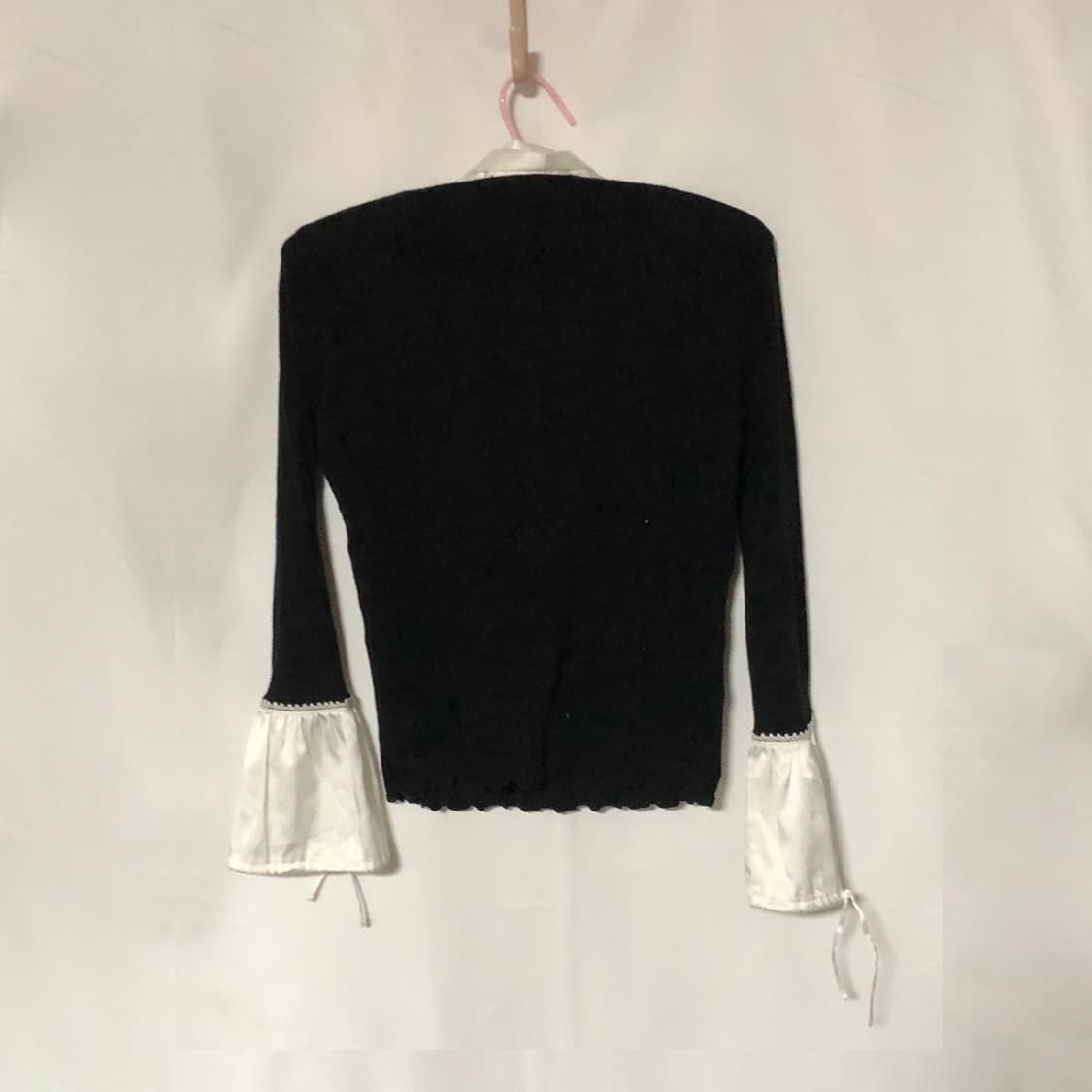 리본 커프스 탑 블랙 상품이미지8