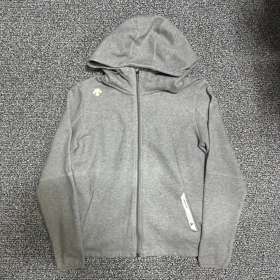 (S) 데상트 그레이 후드 집업 상품이미지1