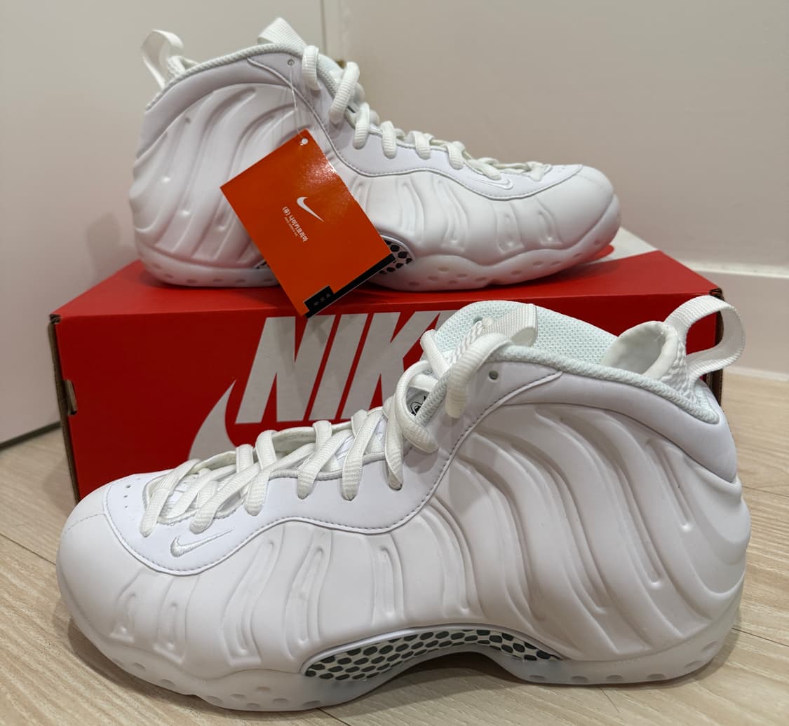 (260/US8)(새상품)나이키 스니커즈 에어 폼포짓 원 트리플 화이트 상품이미지3