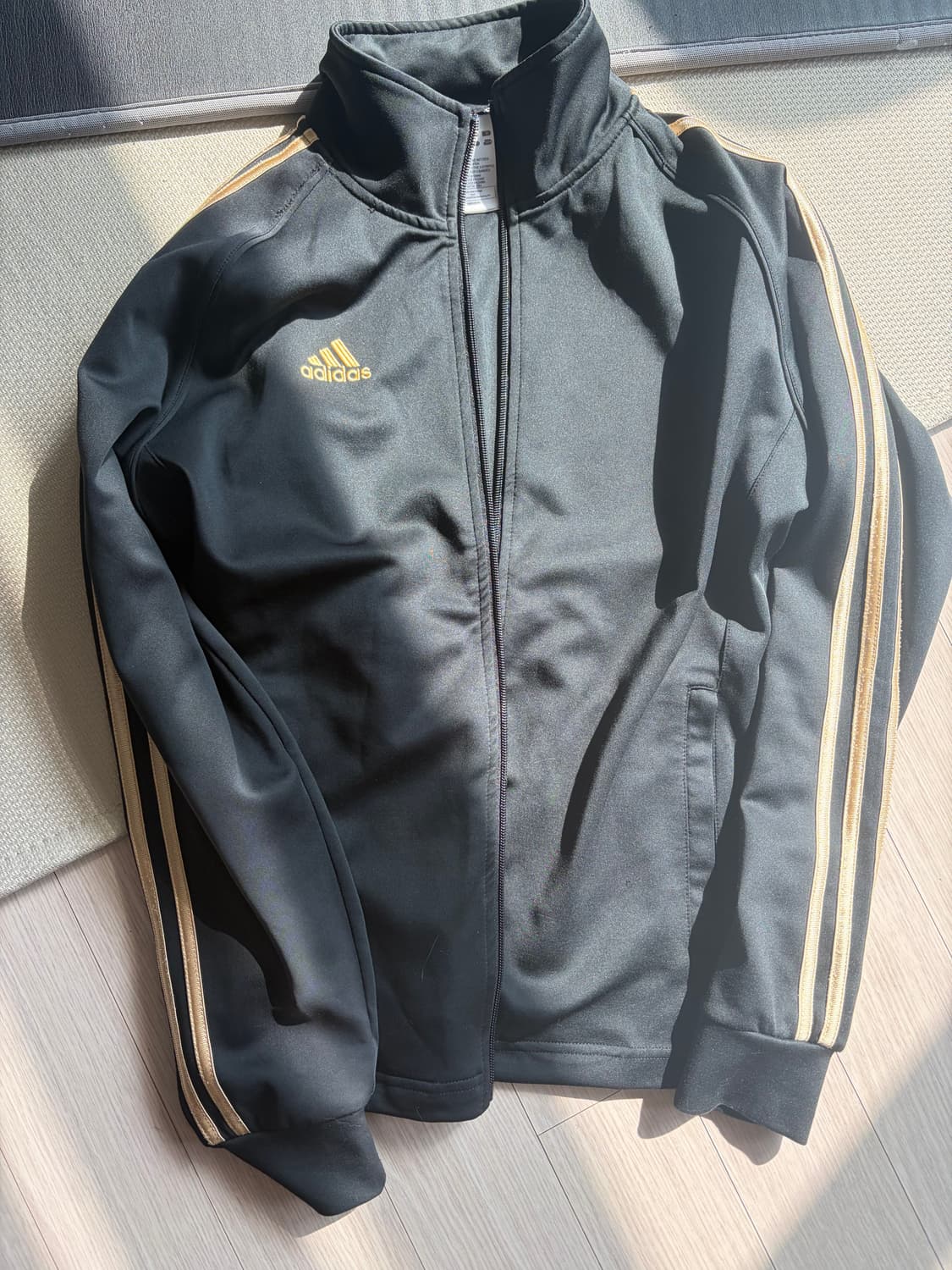 아디다스 금색 져지 상품이미지1