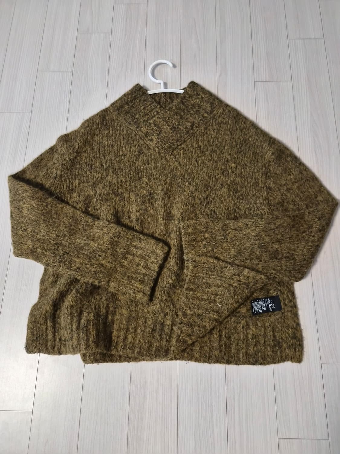 새상품 ​[COS] 코스 오버사이즈 브이넥 모헤어 믹스 니트 (머스타드/ 상품이미지4