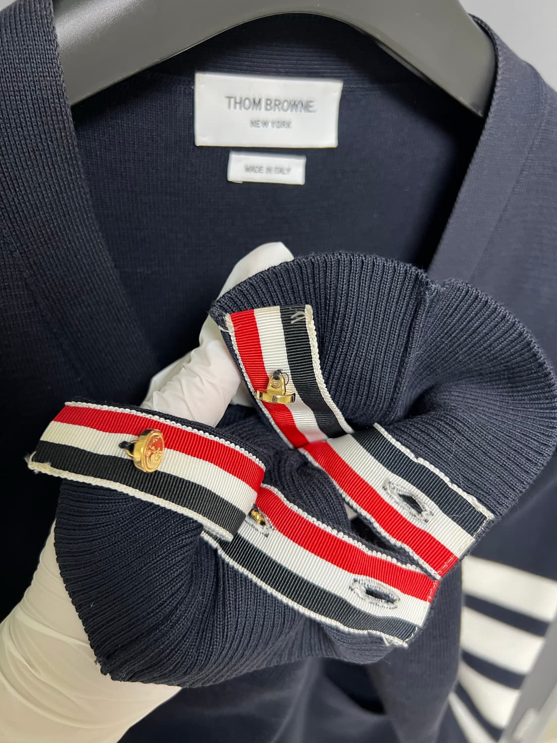 [정품] 3 톰브라운 밀라노스티치 사선 금장 가디건 상품이미지4