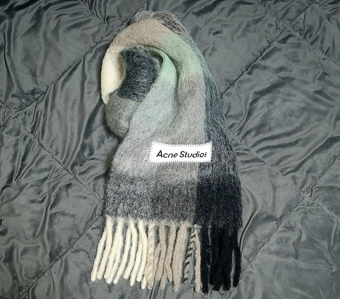 Acne Studios 모헤어 체크 머플러 상품이미지1