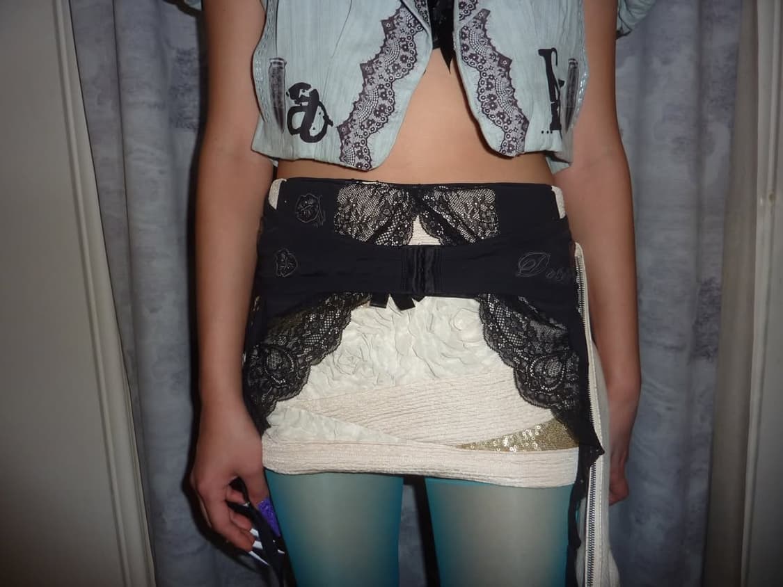 Black bra gold mini skirt 상품이미지3