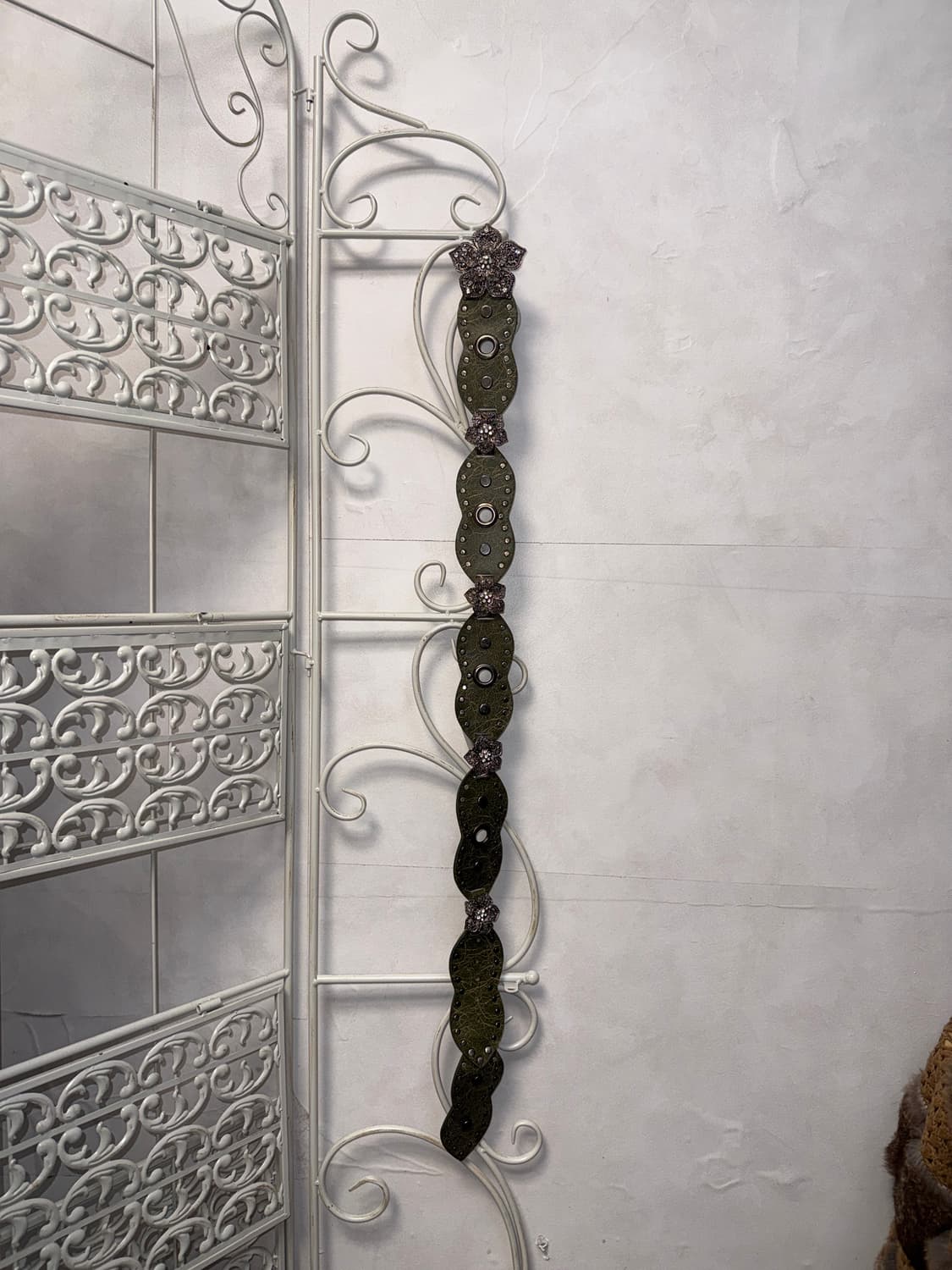 Khaki cubic flower stud punching belt 상품이미지3