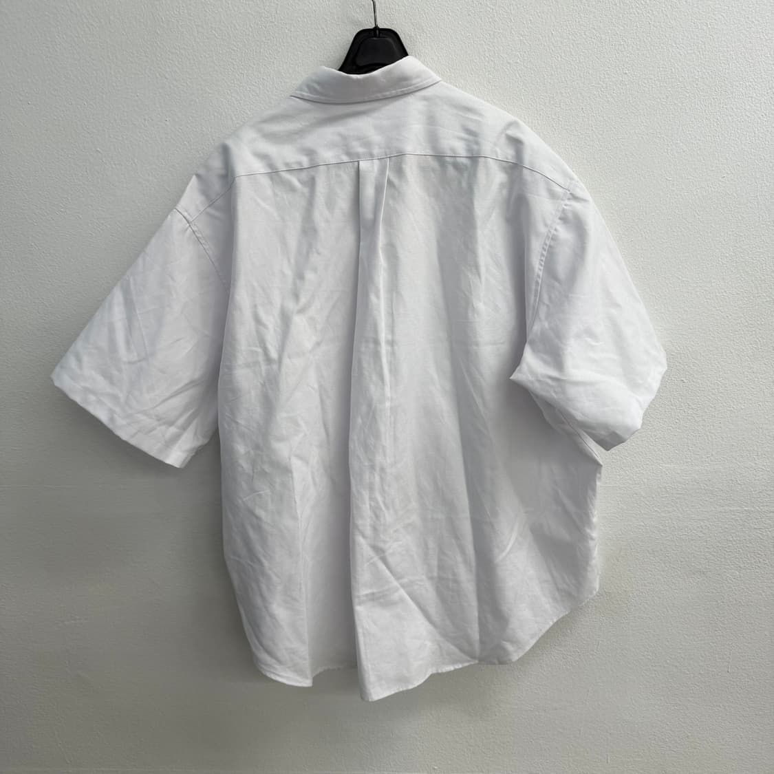 예일(YALE) 오버핏 화이트 반팔 셔츠 (M) 상품이미지4