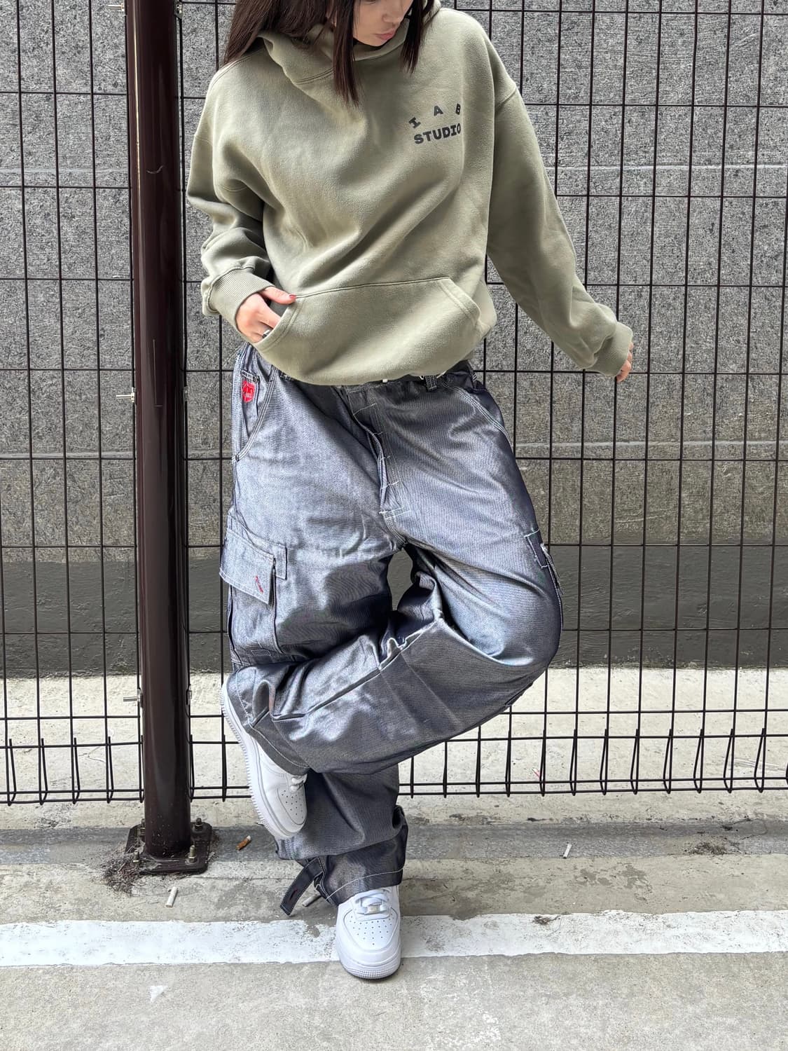 아이앱 스튜디오 카키 로고 후드티 상품이미지4