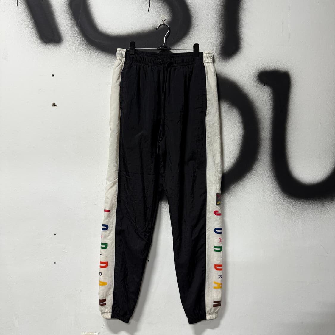 Jordan 나이키 조던 사이드 프린팅 배색 우븐 트랙 팬츠 상품이미지1