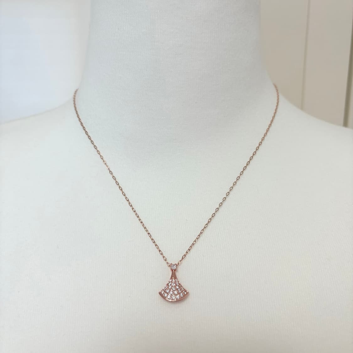 로즈골드 큐빅 부채 펜던트 목걸이 (새상품) 상품이미지1