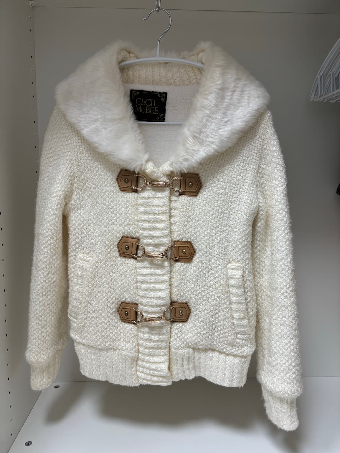 Cecil McBee 세실맥비 아이보리 퍼 니트자켓 M 금장 큐빅 갸루 상품이미지1