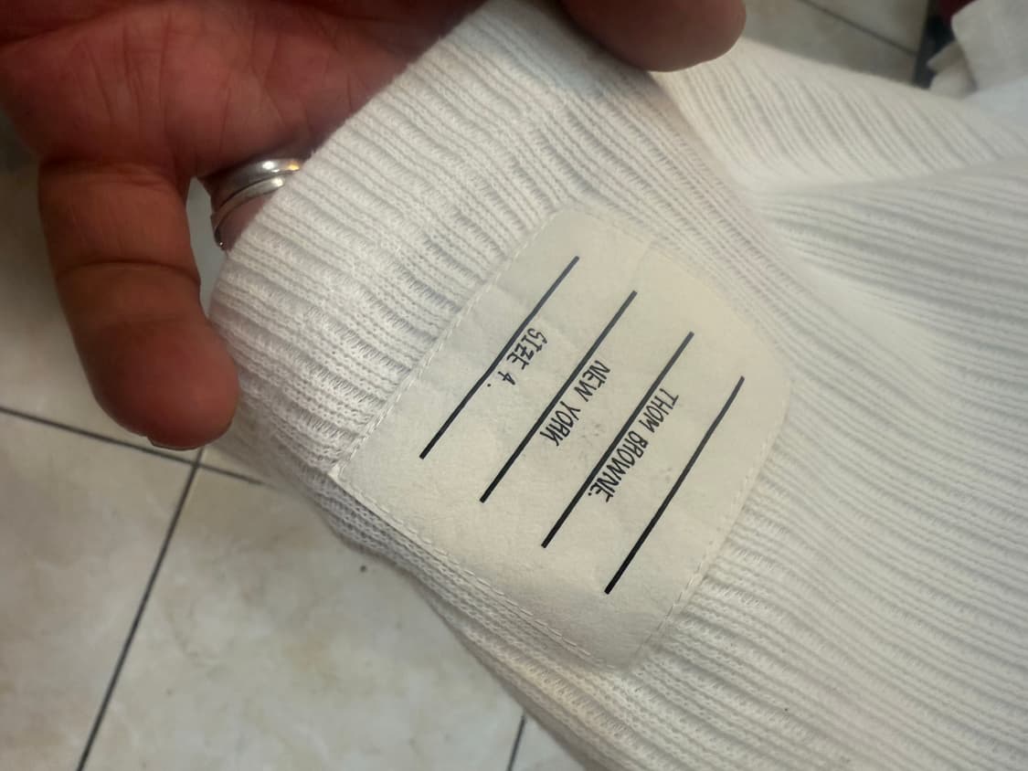 4/105 정품 톰브라운 마이크로써멀 니트반팔 팝니다 상품이미지3