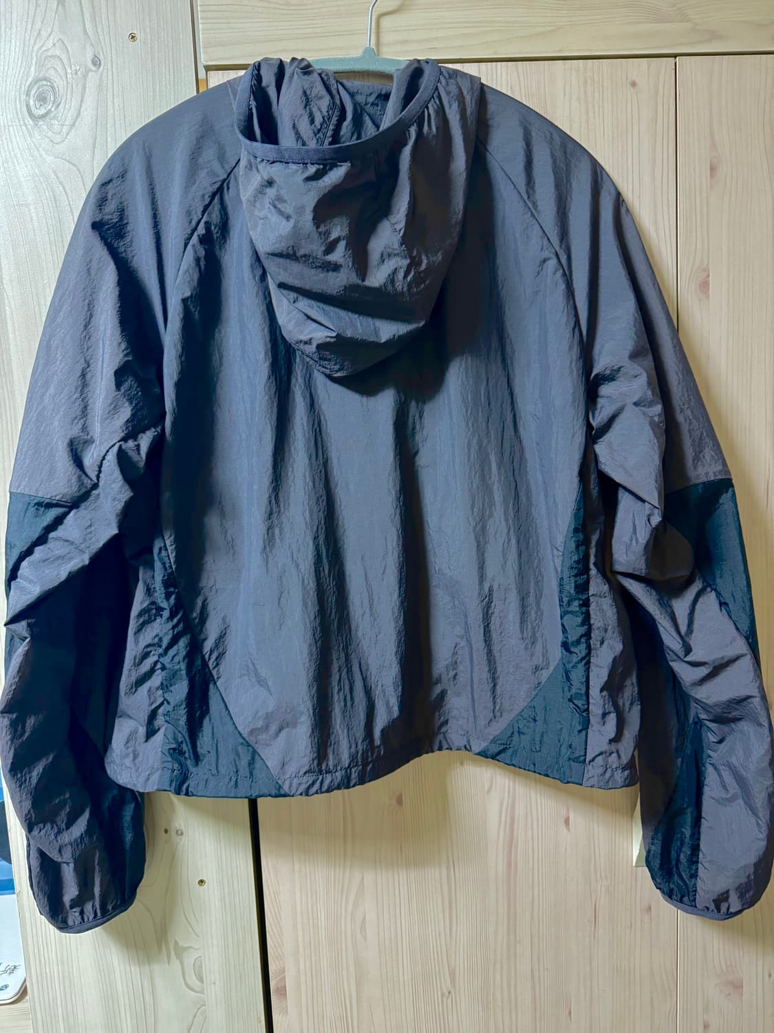 999휴머니티 [X ROCKFISH] EEE 윈드브레이커 (차콜 블랙) 상품이미지4