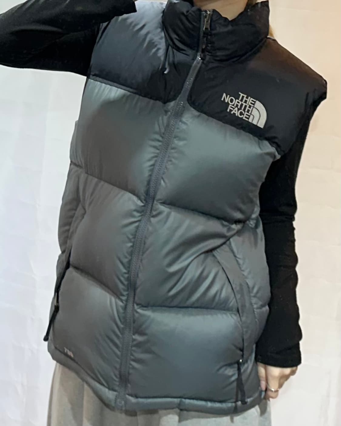 노스페이스 그레이 블랙 배색 700 눕시 패딩조끼 상품이미지1