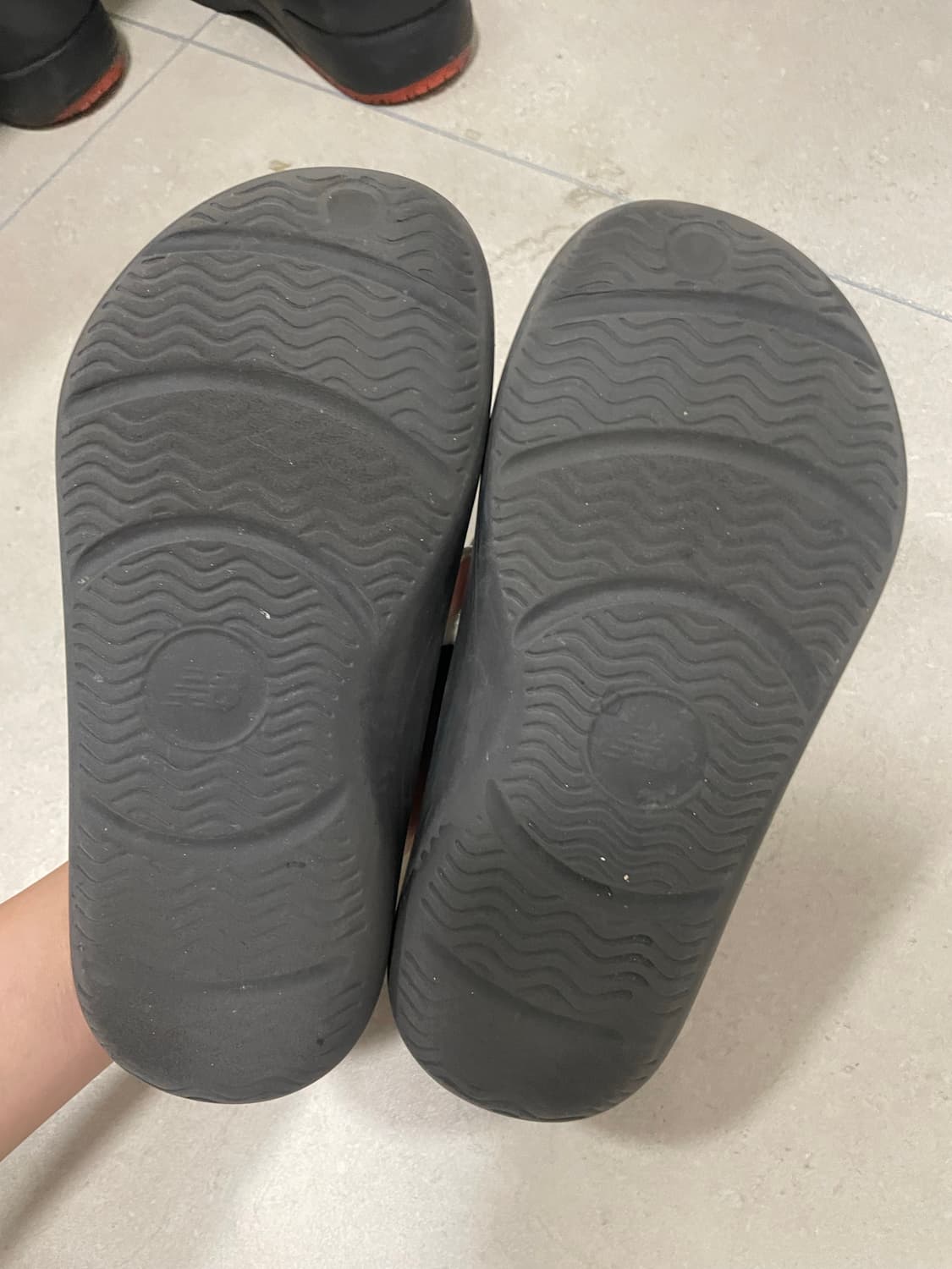 뉴발란스 토앤토 쪼리 블랙 s 상품이미지3