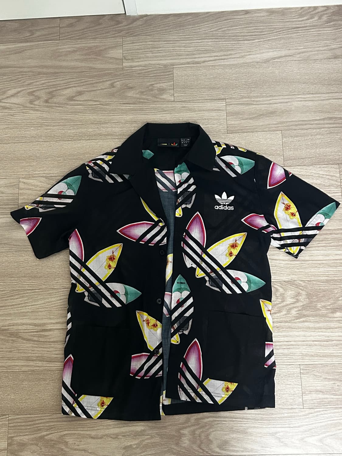 아디다스 퍼렐윌리엄스 콜라보 셔츠 상품이미지1