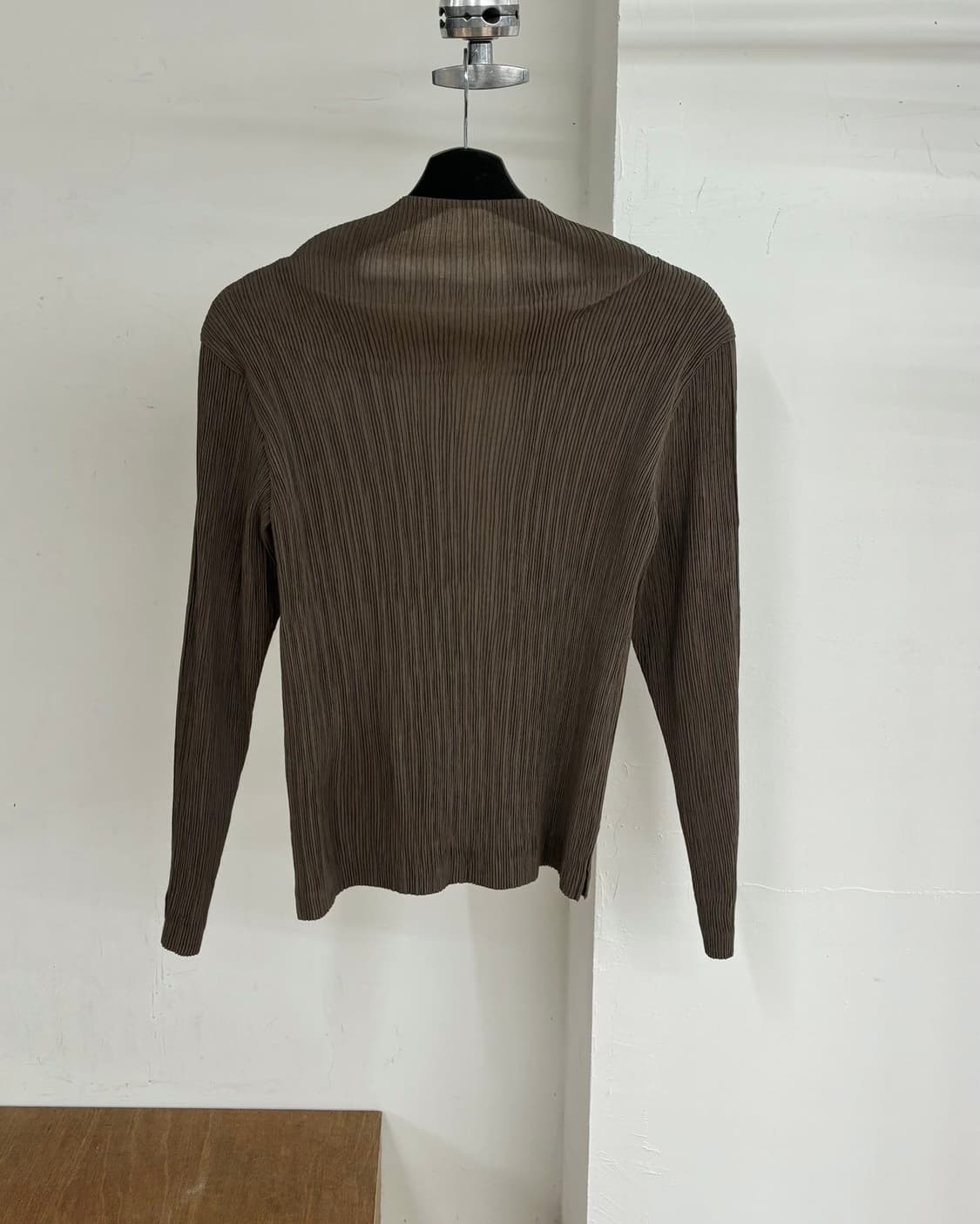 이세이 미야케 브라운 하이넥 플리츠 롱 슬리브 상품이미지6