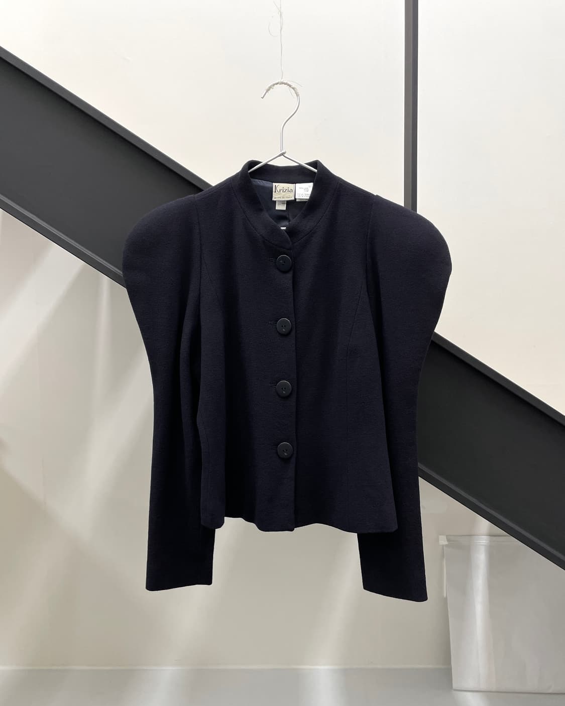 크리지아 라운드 숄더 패드 자켓 상품이미지1