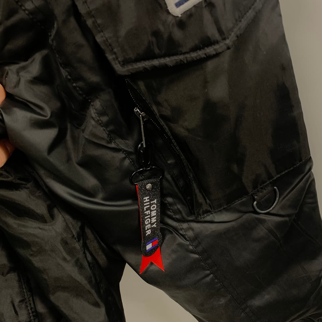 타미힐피거 블랙 포켓 봄버 자켓 상품이미지4