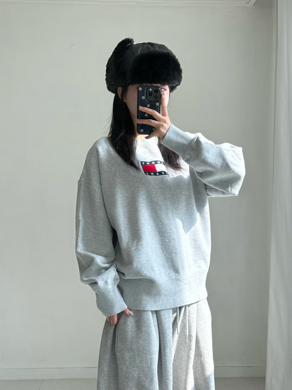 타미힐피거 로고 그레이 맨투맨 상품이미지2