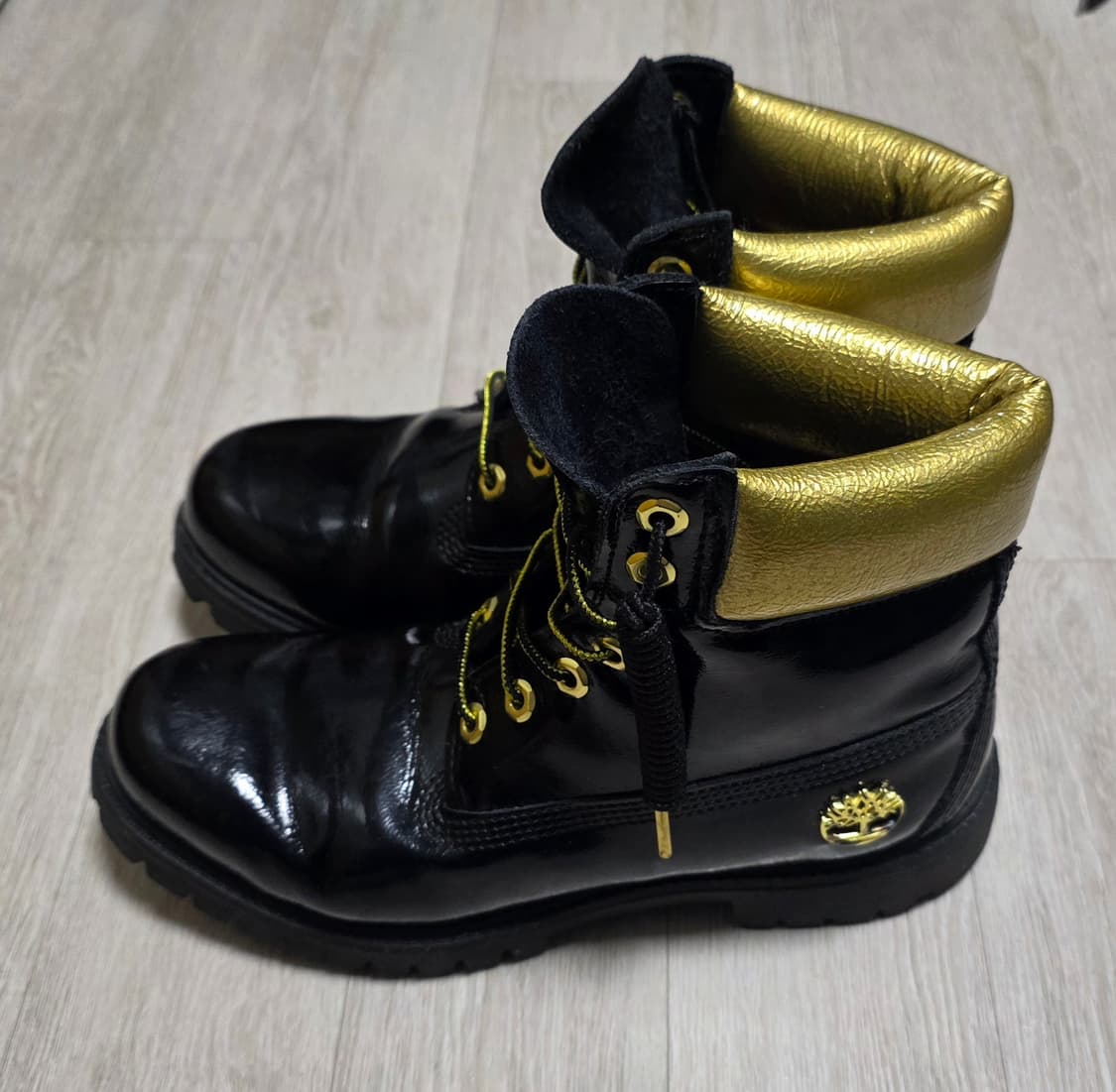 팀버랜드 6인치 한정판 에나멜 블랙 레더부츠(260) 상품이미지4