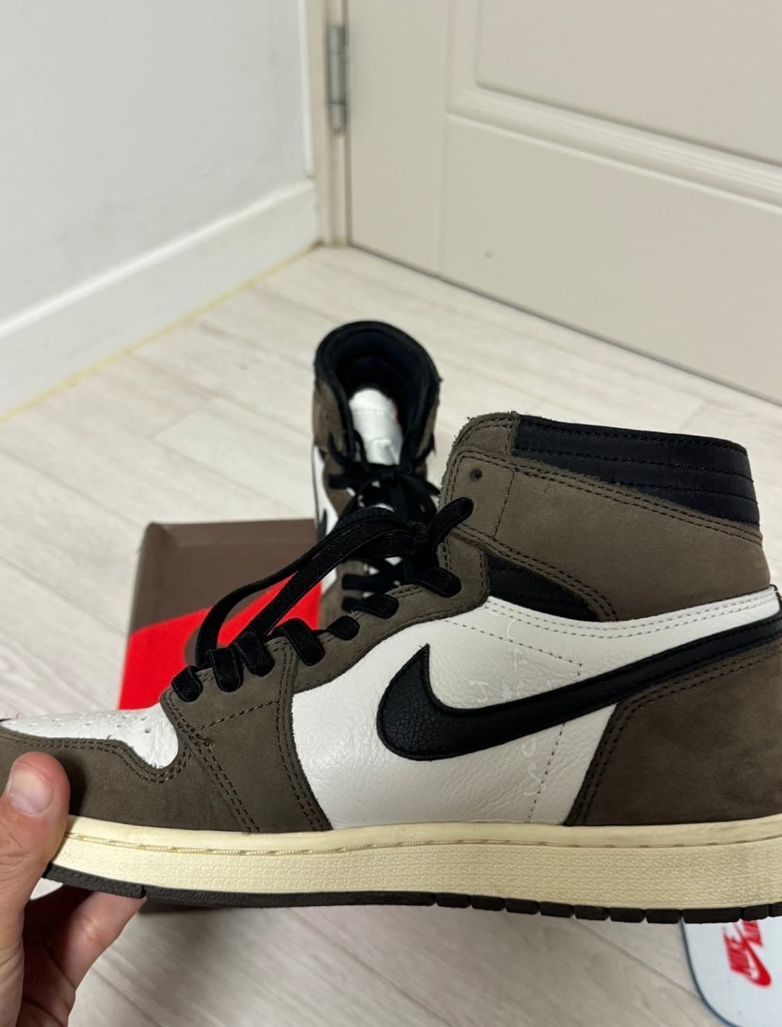 조던1하이 트래비스스캇 상품이미지3