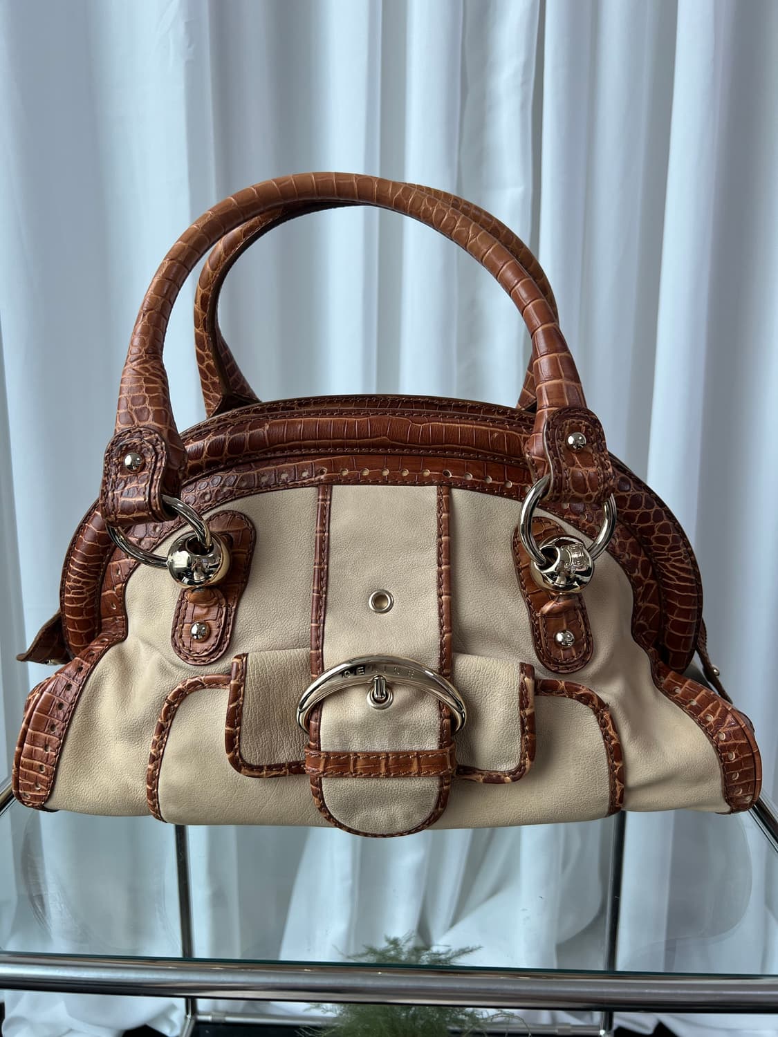 셀린느 엠보싱 숄더백 상품이미지4