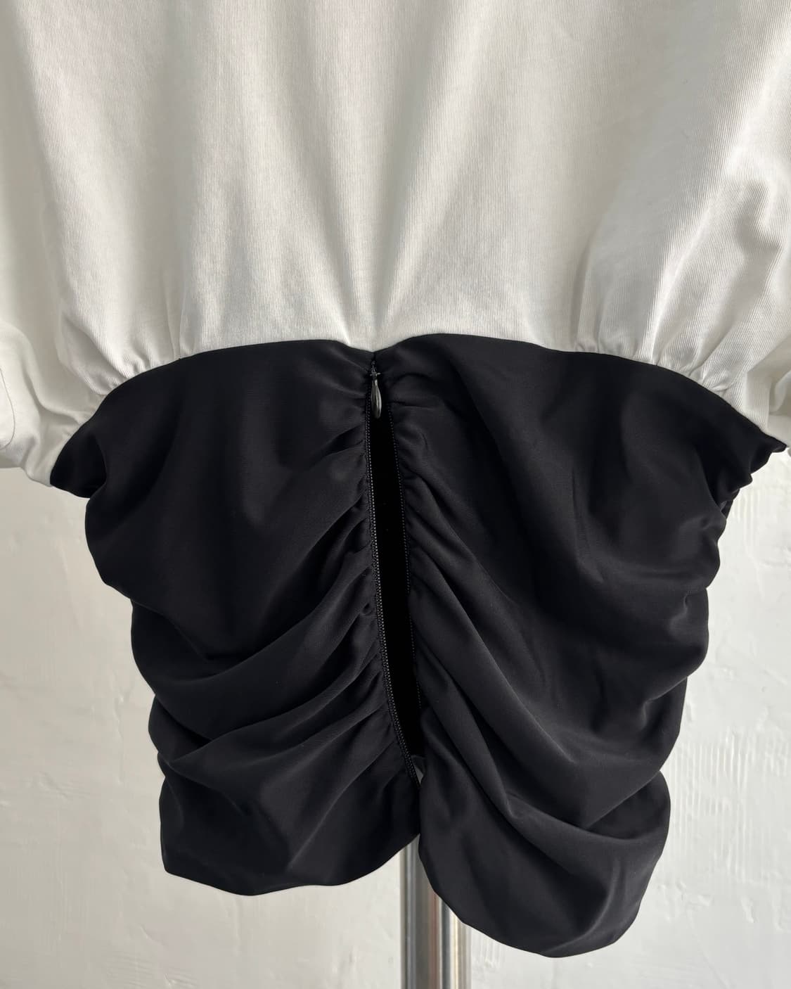 Alexanderwang 알렉산더왕 블랙 셔링 반팔 티셔츠 상품이미지5