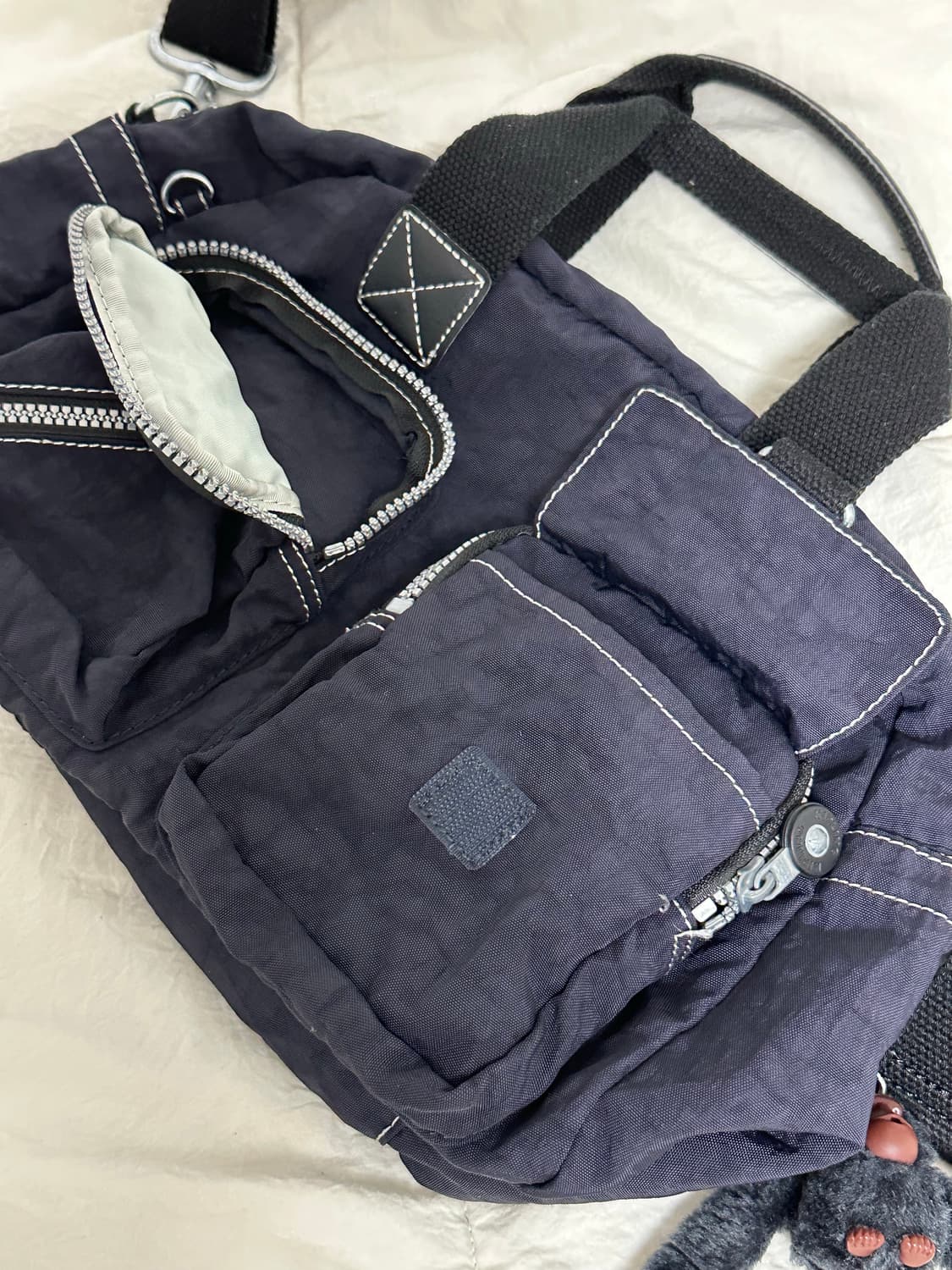 키플링 차콜 숄더 크로스백 상품이미지4