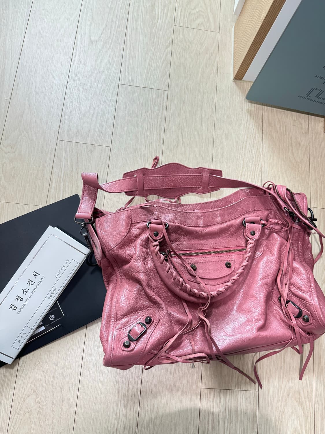 발렌시아가 모터백 상품이미지1