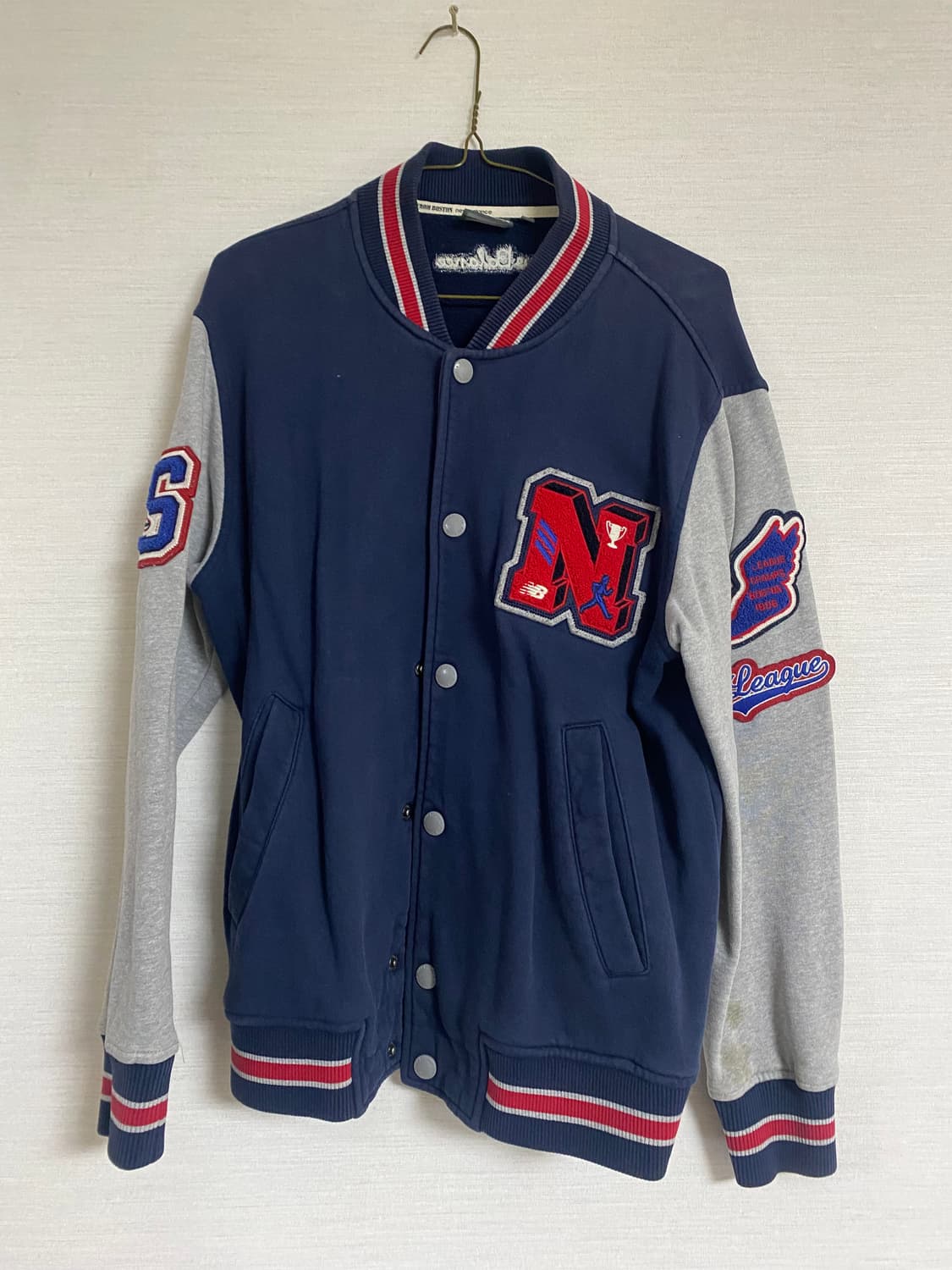 뉴발란스(New Balance) 클래식 바시티 자켓 (네이비/그레이) 상품이미지1