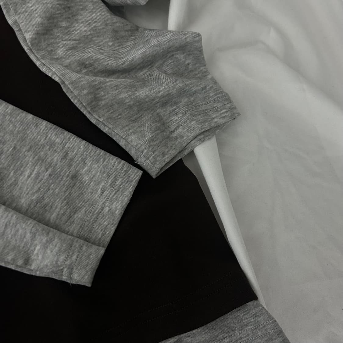 [48] 노이어 레이어드 하프 롱 슬리브 티셔츠 (브라운그레이) 상품이미지4