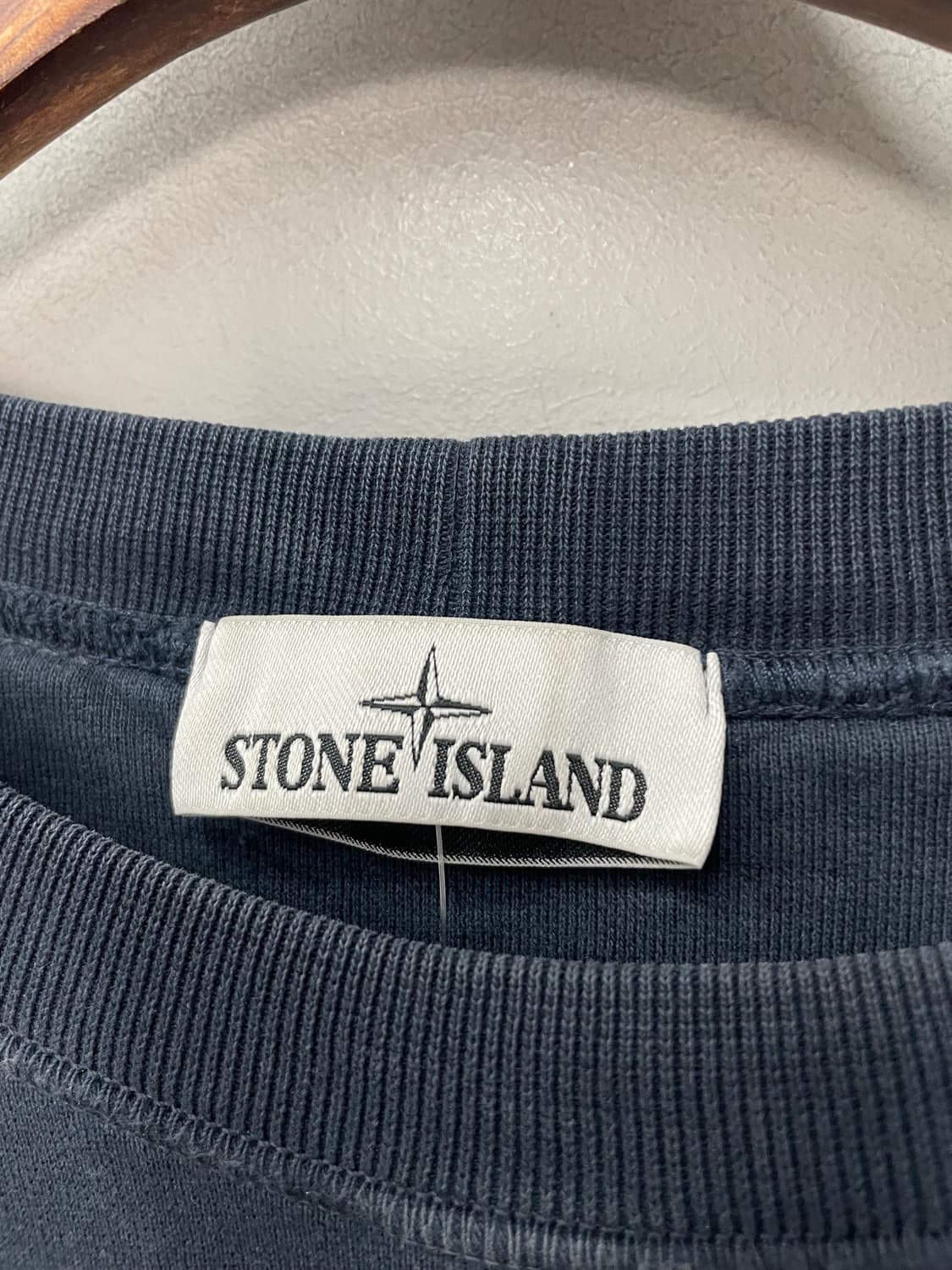 스톤아일랜드 와펜로고 네이비 맨투맨 H2562 상품이미지5
