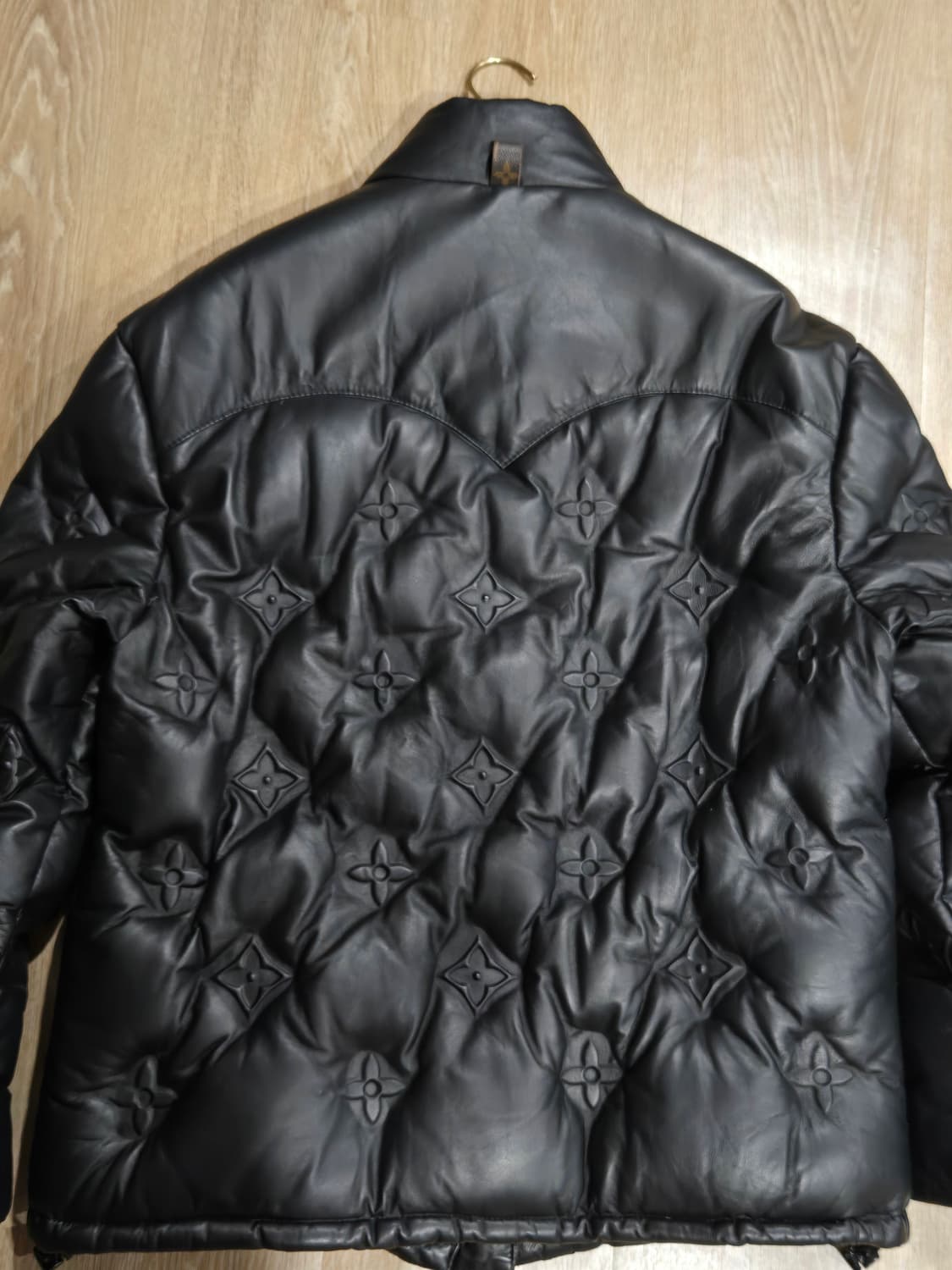 루이비통 모노그램 가죽패딩 한정판105사이즈 상품이미지4