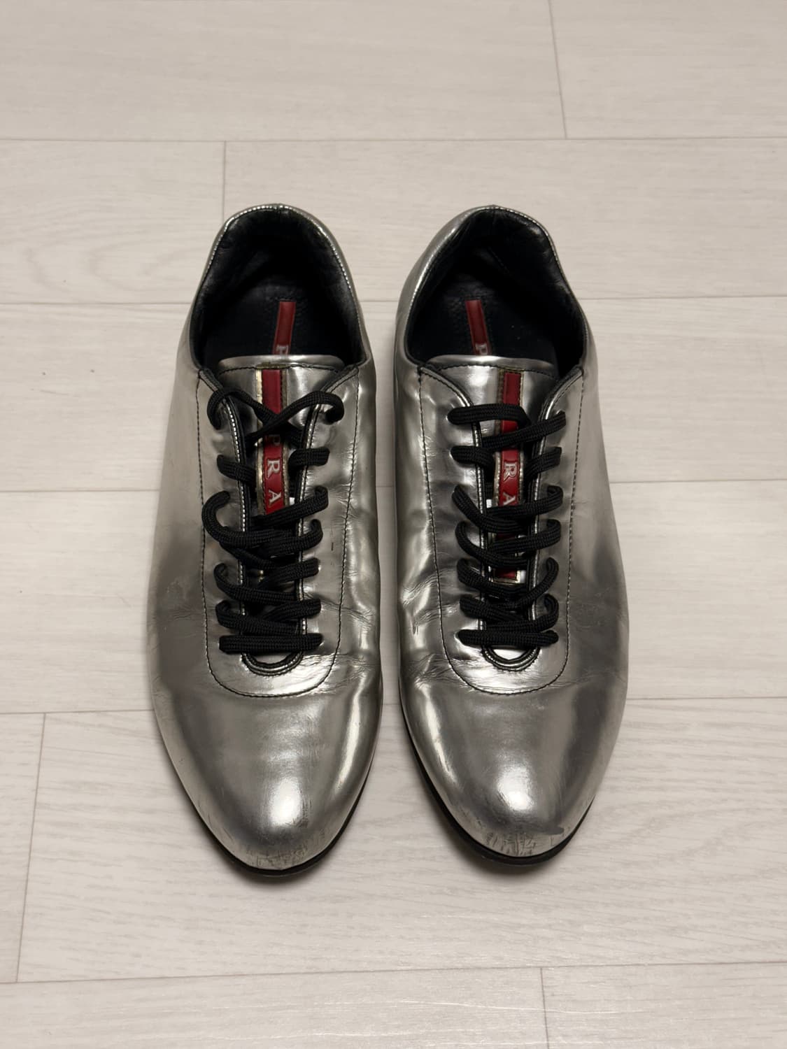 Silver flat sneakers 상품이미지2
