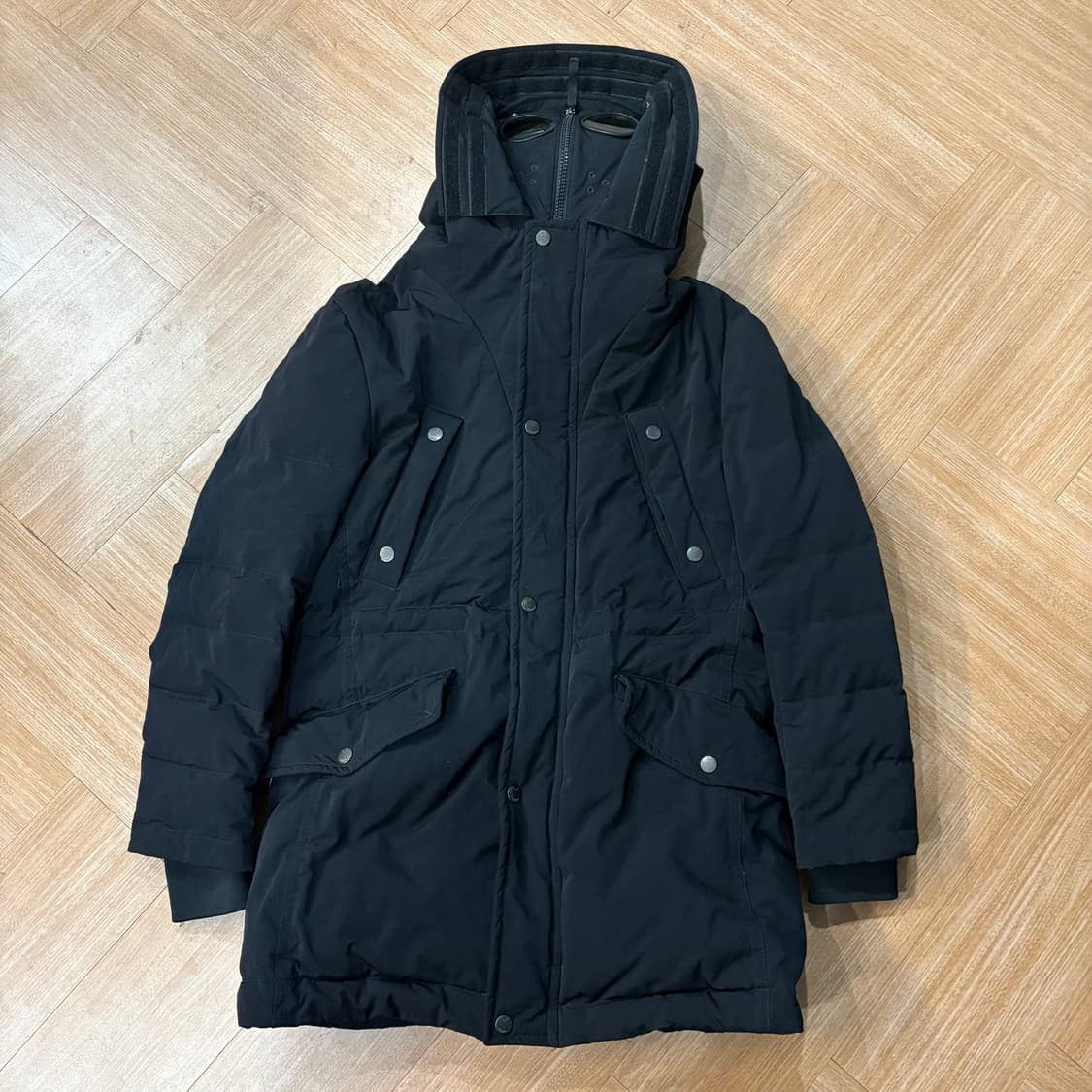 씨피컴퍼니 방독면 페이스 가드 고글 블랙 롱 다운 자켓 상품이미지1