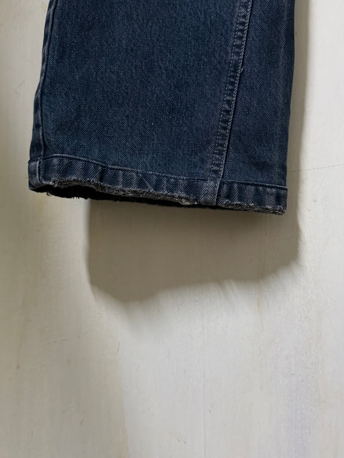 마뗑킴 데미지 세미부츠컷 데님팬츠 상품이미지6