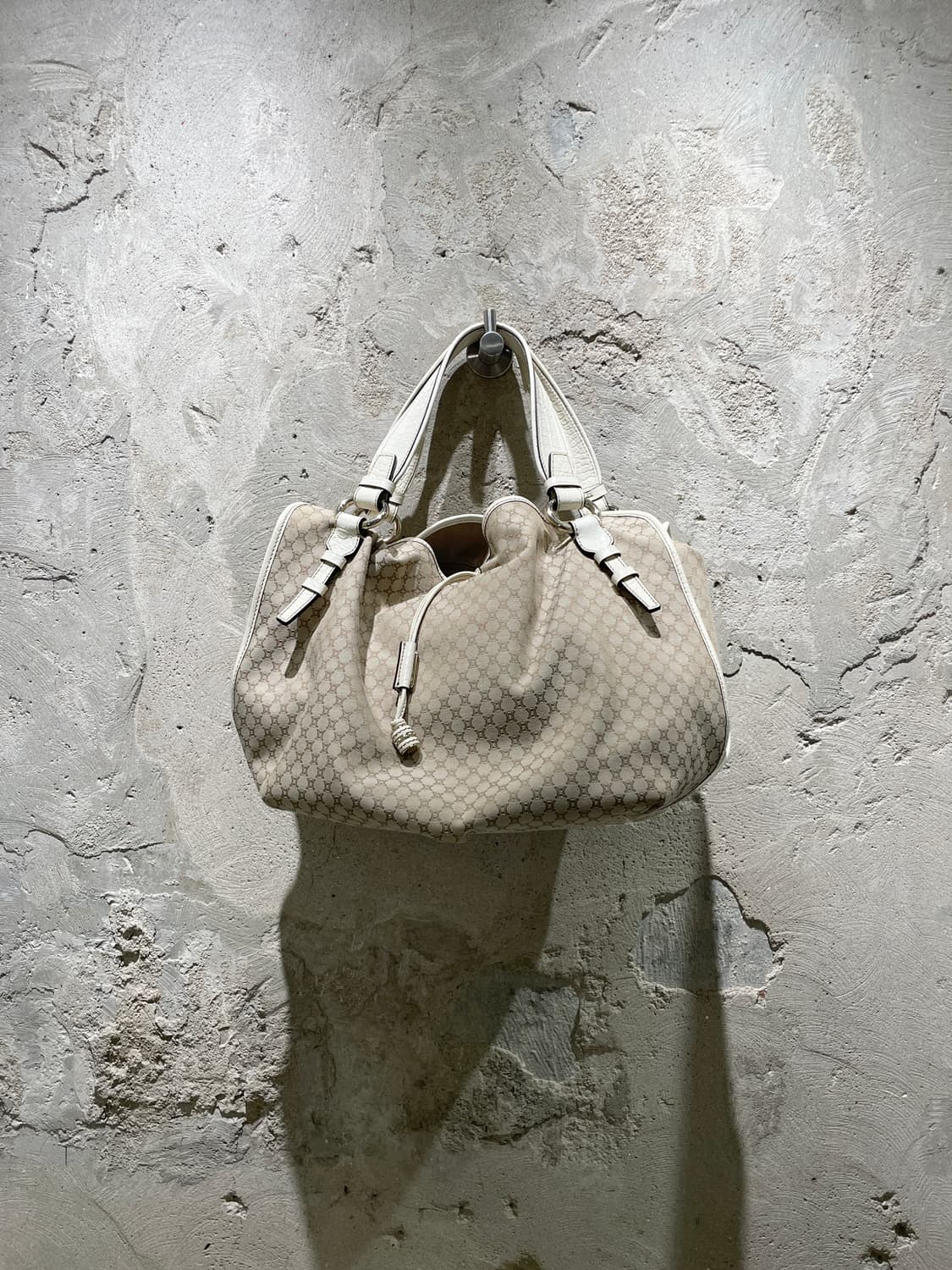 셀린느 라이트 베이지 마카담 호보 토트백 상품이미지1