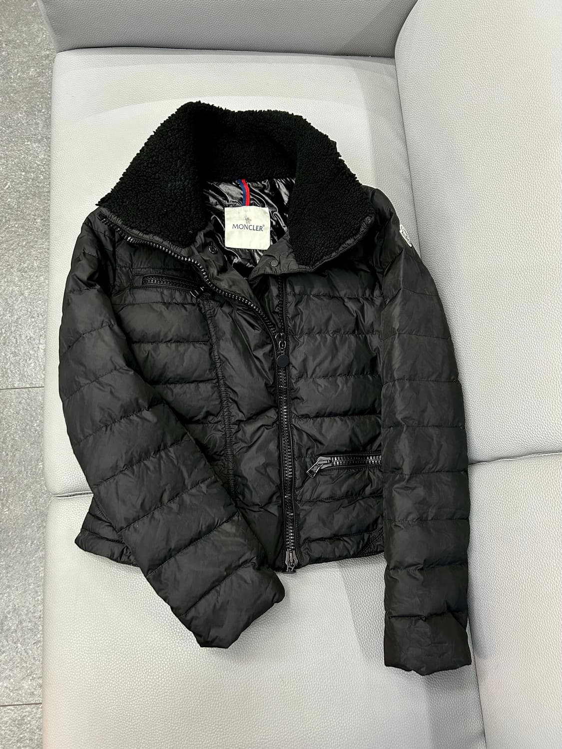 몽클레르 몽클레어 프레네 블랙 양털 카라 다운패딩(2(44~55) 상품이미지2