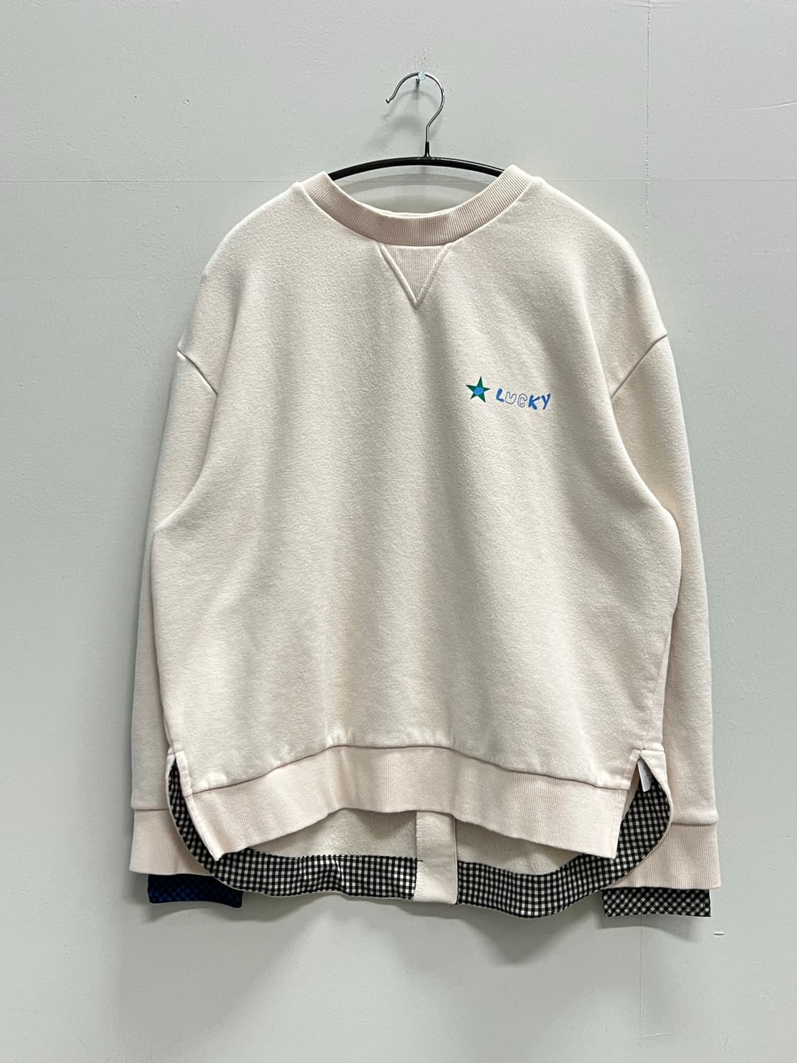 럭키슈에뜨 맨투맨 상품이미지2