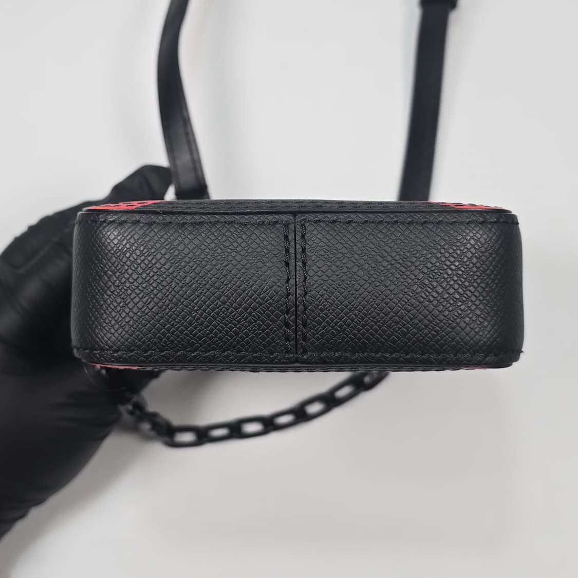 루이비통 타이가 레더 레인보우 다뉴브 크로스백 상품이미지6