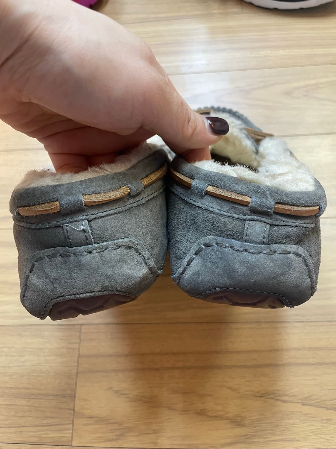 UGG 어그 모카신 회색 240mm 상품이미지4