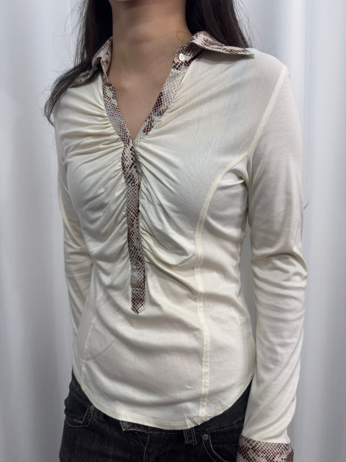 pupula leopard detail shirring slim top 상품이미지3