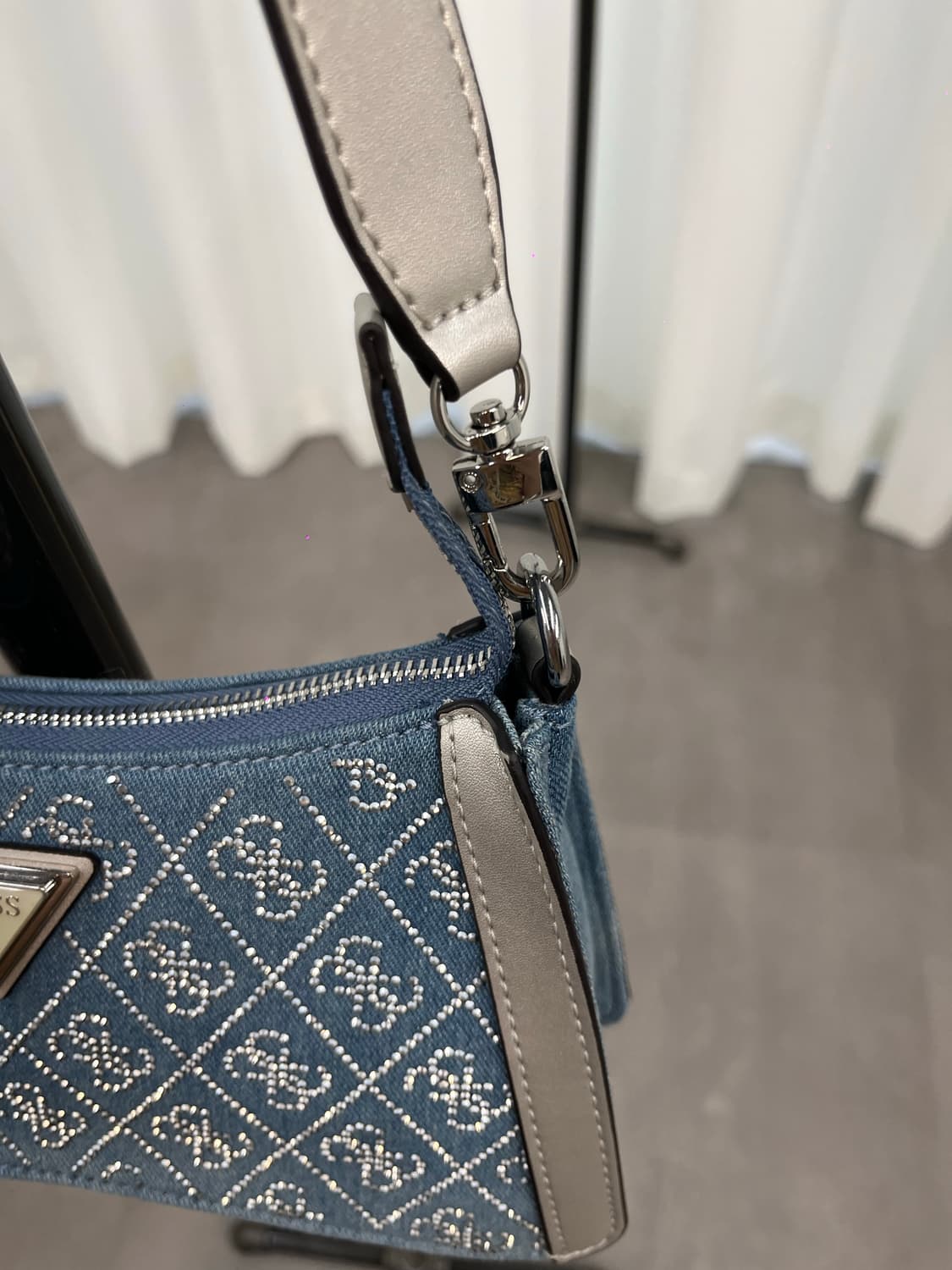 Guess Cubic Shoulder Bag 상품이미지6