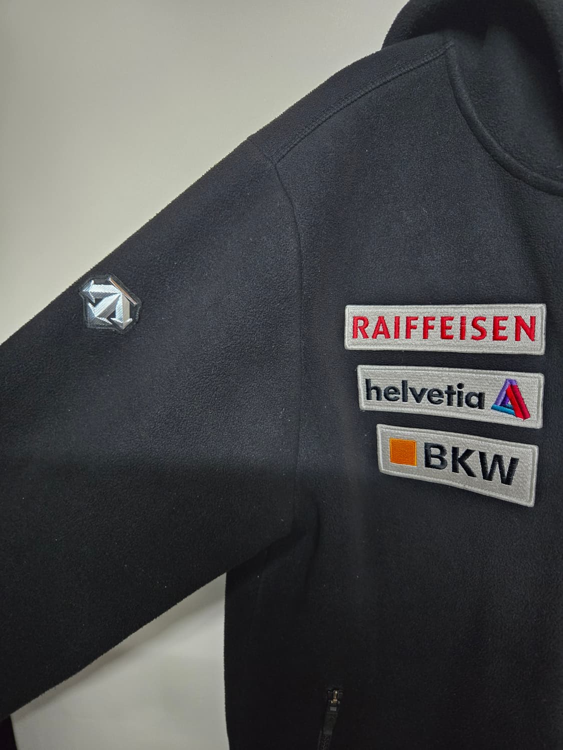 데상트 스위스 스키팀 후리스후드 집업 블랙 XL 상품이미지5